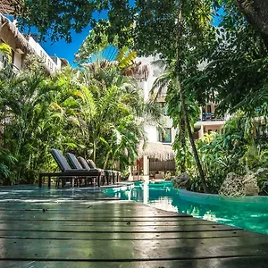 la-tortuga-hotel-and-spa.tulum-hotels.net/